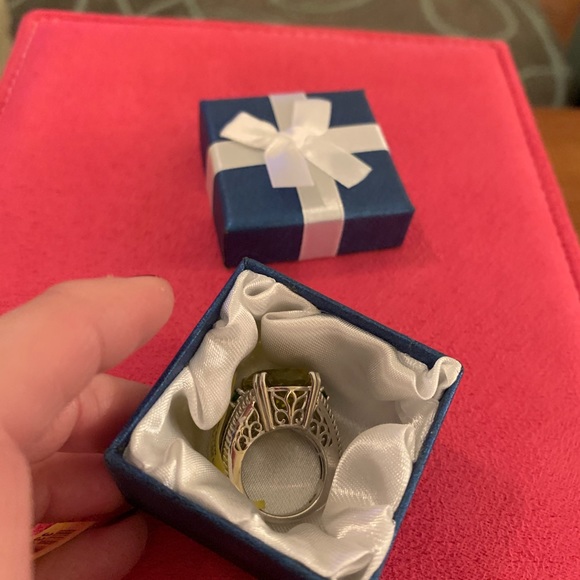 🎉GORGEOUS, substantial Cocktail Ring - Picture 8 of 8